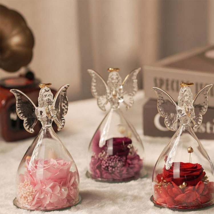 Stiklo angelo konservuotų gėlių dovana